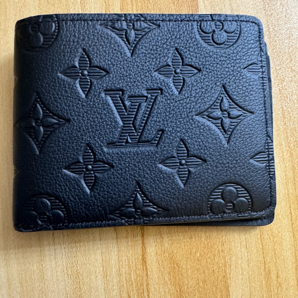 LV Multiple wallet